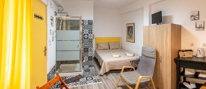Ground Studio in bohemian Psiri in the historic center-In Vivo Apartments — отель в Афины, Греция