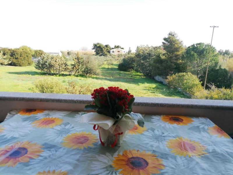 GIONNY-C a Budoni - Accogliente appartamento con balcone