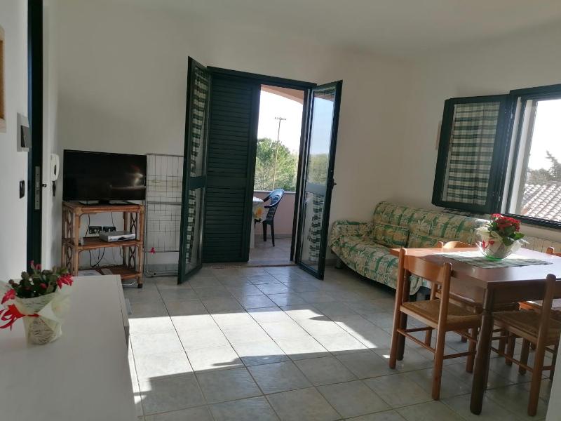 GIONNY-C a Budoni - Accogliente appartamento con balcone