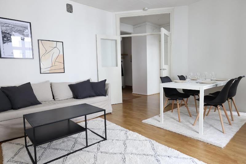 2ndhomes Cozy and Quiet 2BR Apartment by the Esplanade Park — отель с удобным расположением в Хельсинки