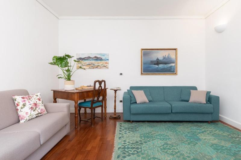 COLOMBINA HOME Venice with canal view — отель в Венеции, Италия
