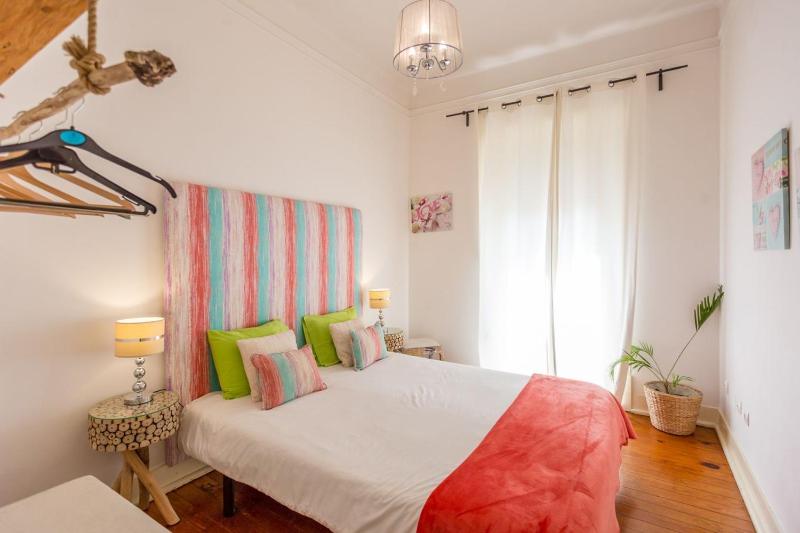 Be Local - Flat with one bedroom in Moscavide - Lisboa — отель с удобствами в Лиссабоне