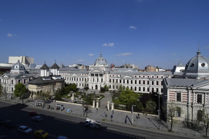 University Square - View of City — отель с удобным расположением в Бухаресте