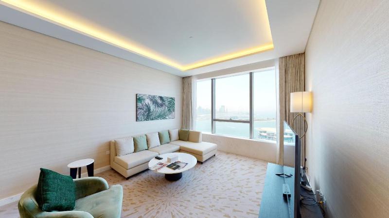 Hometown Apartments - High Floor with Sea View 1 Bed Apt in Palm — комфортный отель в Дубае
