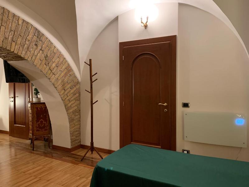 Цены на Residenza Tritone Luxury Guest House Trevi Fountain в Риме
