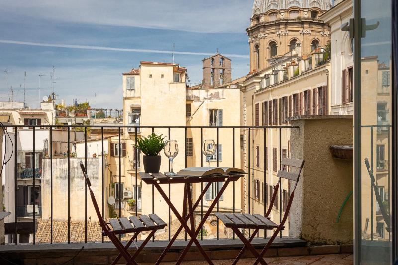 Campo de' Fiori Penthouse-Rental in Rome — отель с удобствами в Риме