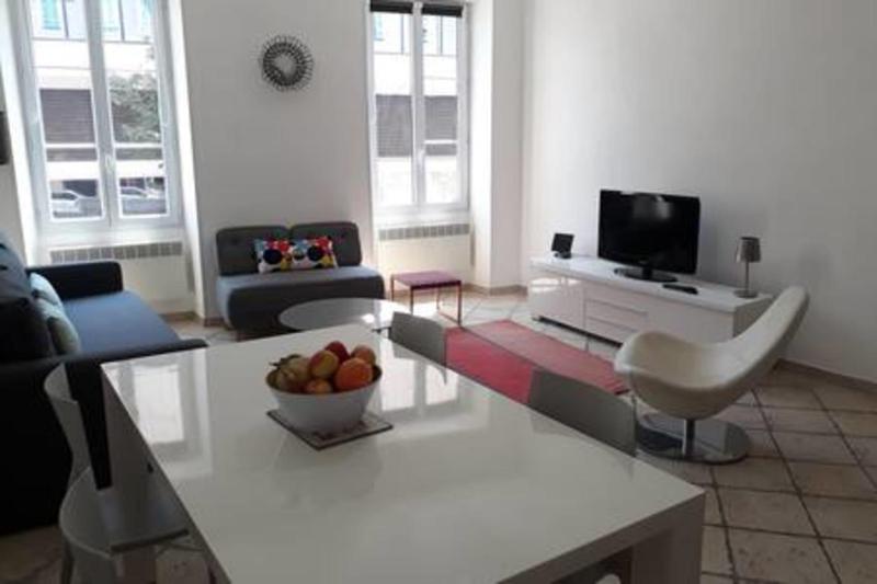 Spacious Appartment Wifi Next To The Port — отель с удобным расположением в Николь