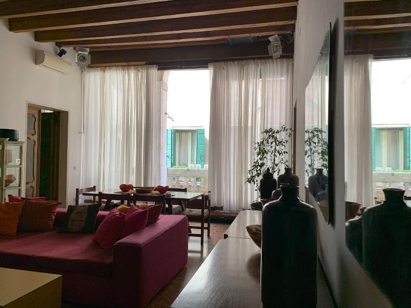 Uma Apartments — забронировать отель в Венеции