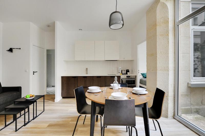 Цены на Chic Apartment -2BR-6P- Oberkampf-Republique в Париже