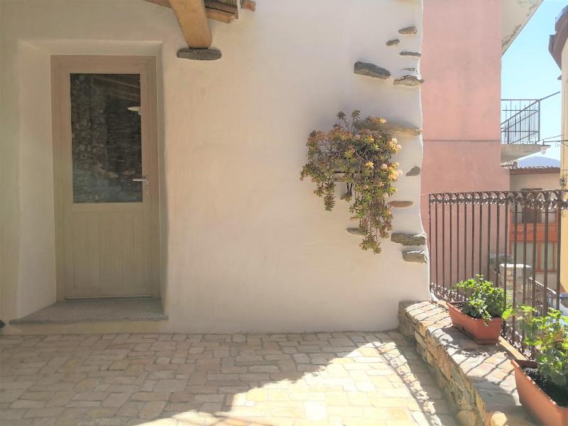 Domu Antiga a Tertenia - Autentica Casa Vacanze Sarda