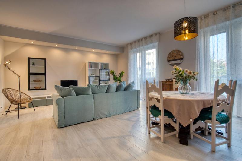 CaseOspitali - Casa Janas, elegante trilocale per 5 in zona centrale — отель в Милане, Италия