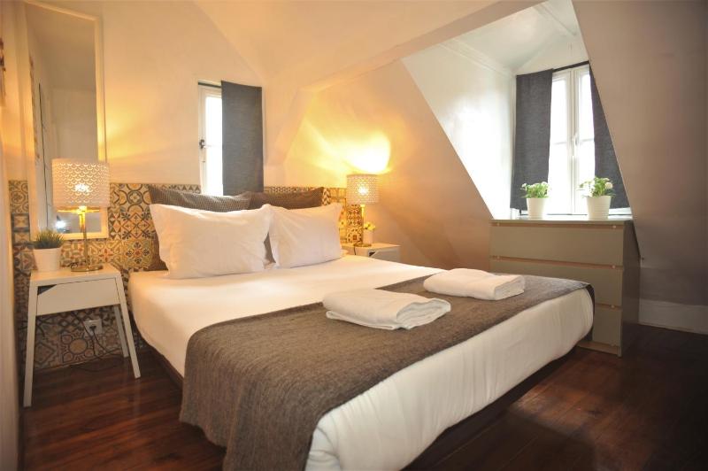 Santos - Upper Loft with River View — отель с удобствами в Лиссабоне