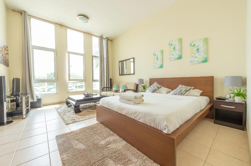Budget Studio Apt near Metro Stn - MOG184 DG — забронировать отель в Дубае
