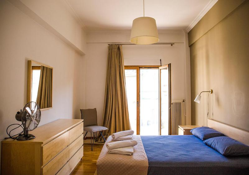 Sunny Apartment (90m2) in Athens center — отель в Афины, Греция