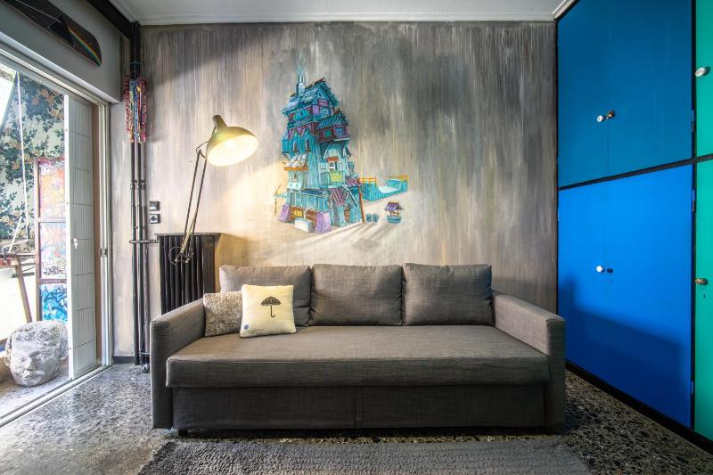 Stay-in-Art, Little Imaginary Apt, 20' to Acropolis — забронировать отель в Афины