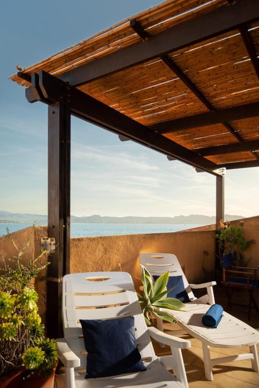 Attic Panorama a La Maddalena - Apt vista mare mozzafiato