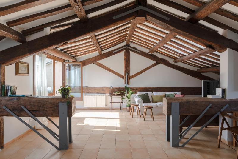 Amazing penthouse with terrace and rooftop in Trastevere — забронировать отель в Риме