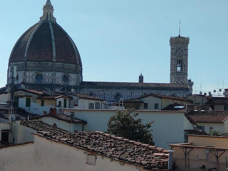 A refuge with a terrace overlooking the Duomo — отель в Флоренции, Италия