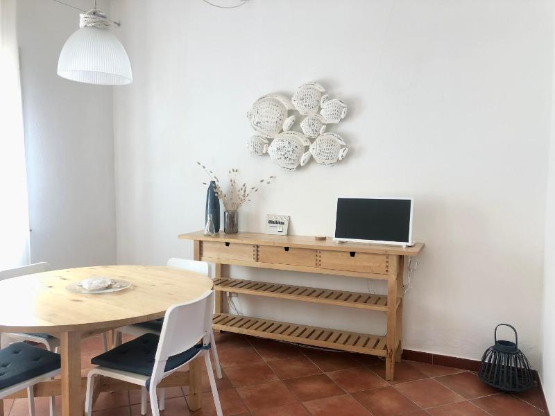 Il Gabbiano a Santa Teresa: Confortevole Casa Vacanze con Vista