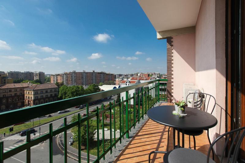 New Fashion District, 3 BDRS - 30 minutes from Linate with new subway — комфортный отель в Милане