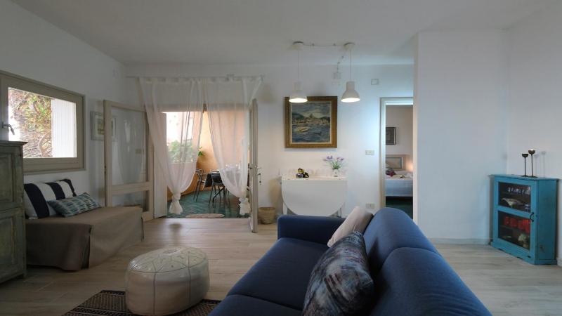 Grecalotto a La Maddalena - Apt fronte mare con terrazza