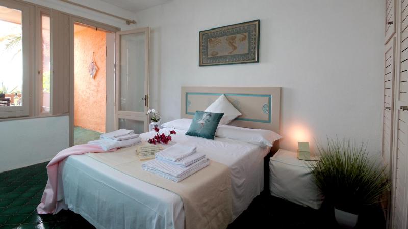 Grecalotto a La Maddalena - Apt fronte mare con terrazza