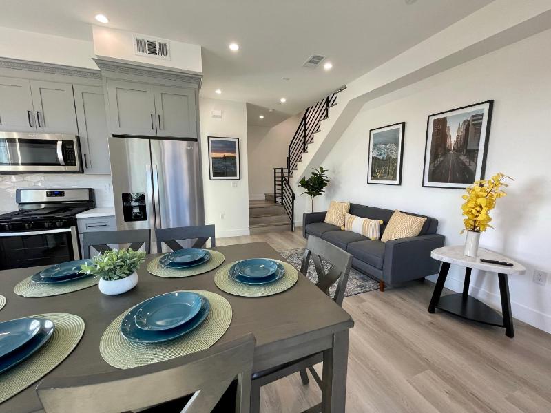 Exclusive Artist Gallery Home - Central LA Location — отель с удобным расположением в Лос-Анджелесе