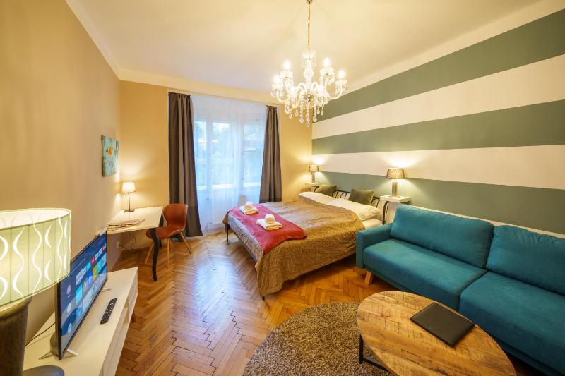 Dlouha Apartment with balcony — отзывы гостей и цены