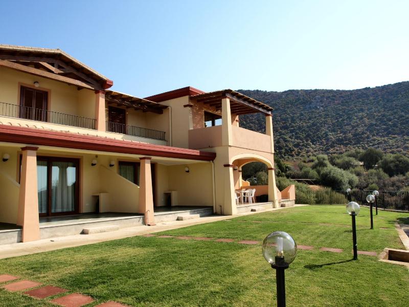DOMUS DE CHIA a Chia - Lussuosa casa vista mare