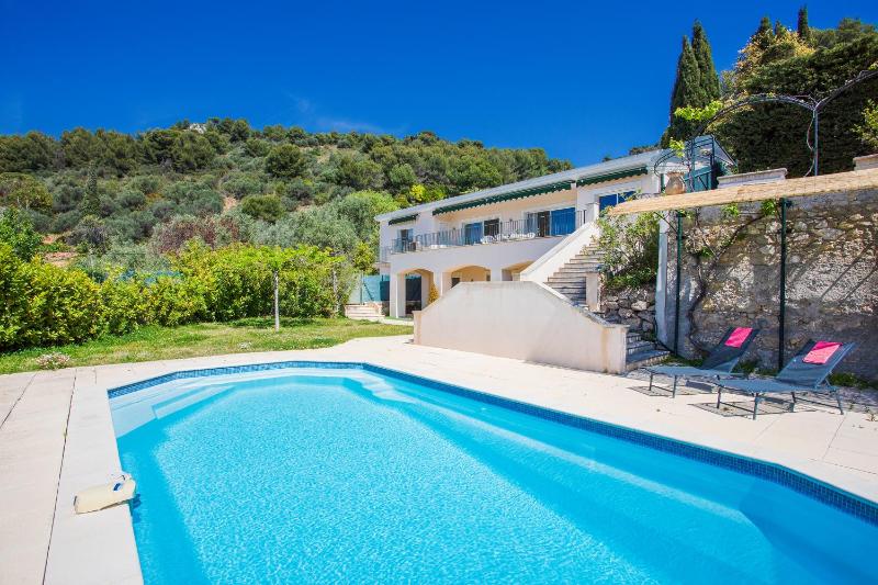 Vinaigrier Hills VI3086 by Riviera Holiday Homes — отель с удобным расположением в Николь
