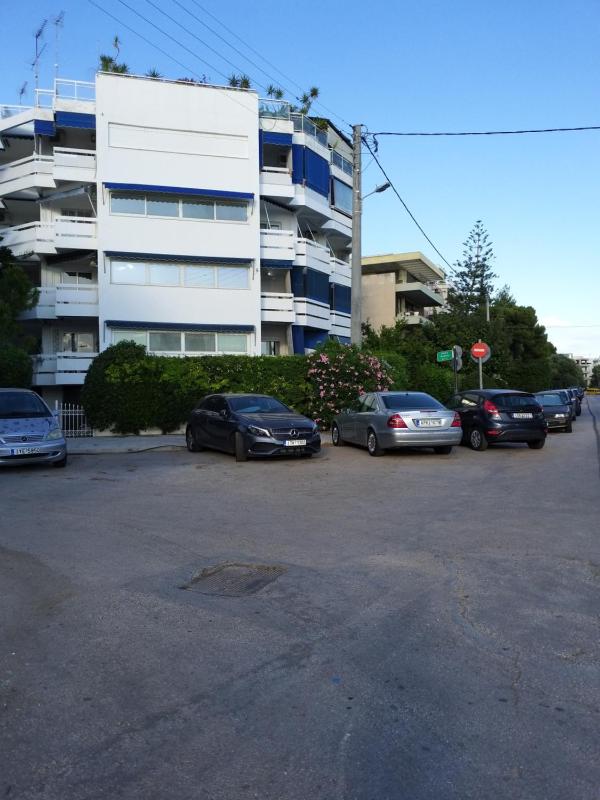Beach Front Garden Studio in Voula - Athenian Riviera — отель с удобным расположением в Афины