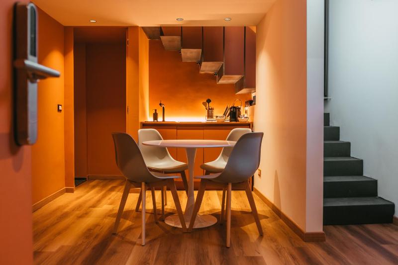 MONTESANTO36 APARTMENTS — отель в Палермо, Италия