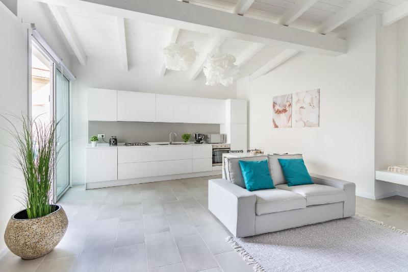 MARLU' HOUSE a Càbras - Lussuosa villa con giardino
