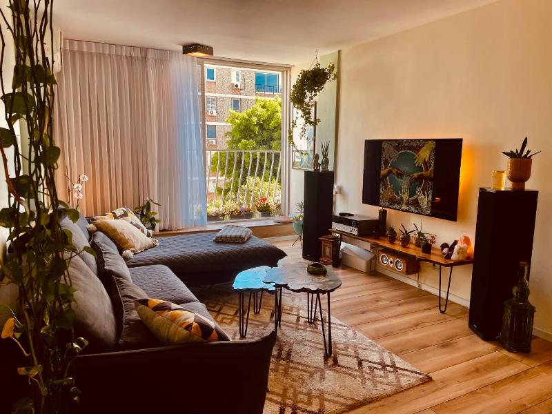 HIGH-END apartment , with a private parking and an elavator — отель в Тель-Авиве, Израиль