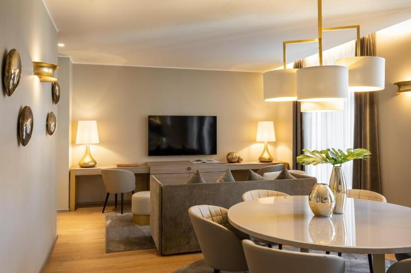 Цены на Starhotels Duomo Apartment - 1 Bedroom в Милане