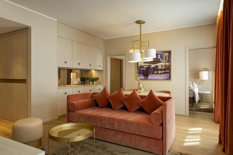 Starhotels Duomo Deluxe Apartment - 2 Bedrooms — отель с удобным расположением в Милане