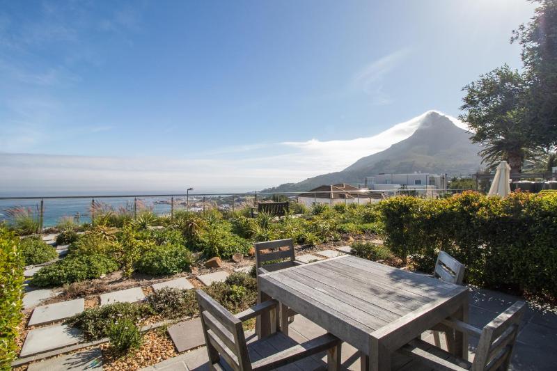 Цены на Camps Bay One Bedroom apartment - luxury stay with sea viea в Кейптауне