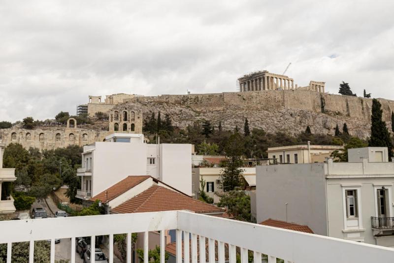 Look Out Ancient Athens From A Unique Studio — забронировать отель в Афины