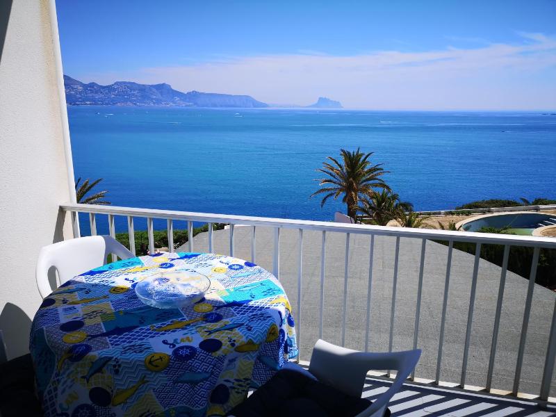 Bellavista con piscina — комфортный отель в Аликанте