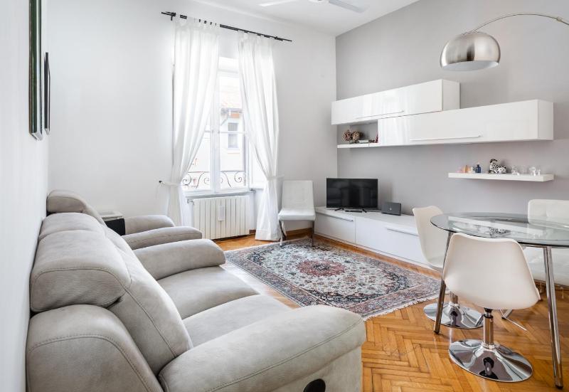 Sunny flat near Villa Borghese — забронировать отель в Риме