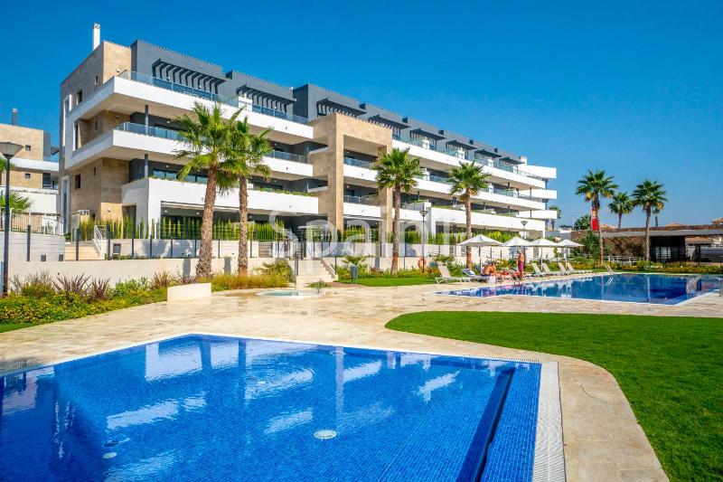 Exclusive apartment in Flamenca Village with gym, sauna, 3 pools - 600 m from the beach — отель с удобным расположением в Аликанте