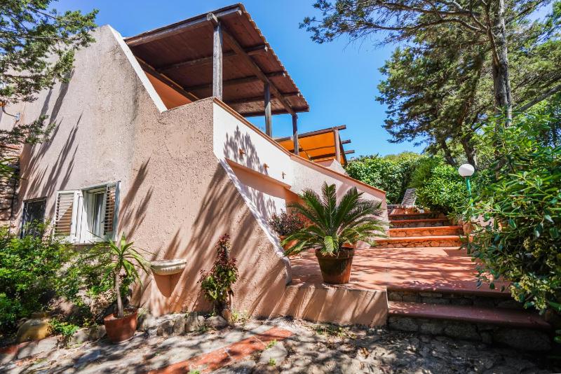 Casa con giardino a La Maddalena - Lussuosa villa