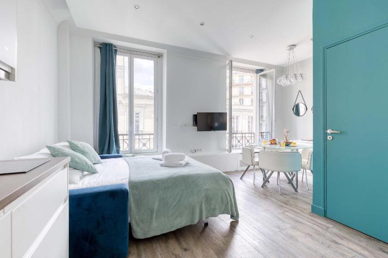 New & Design 1bd Flat in the Heart of le Marais — отель с удобствами в Париже