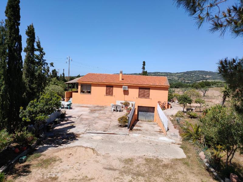 Villa dei Ginepri a Badesi - Oasi con giardino