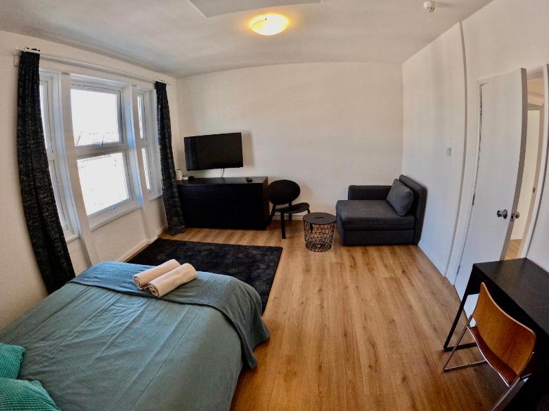 Lovely one bedroom flat (No Kitchen) in the heart of London — забронировать отель в Лондоне
