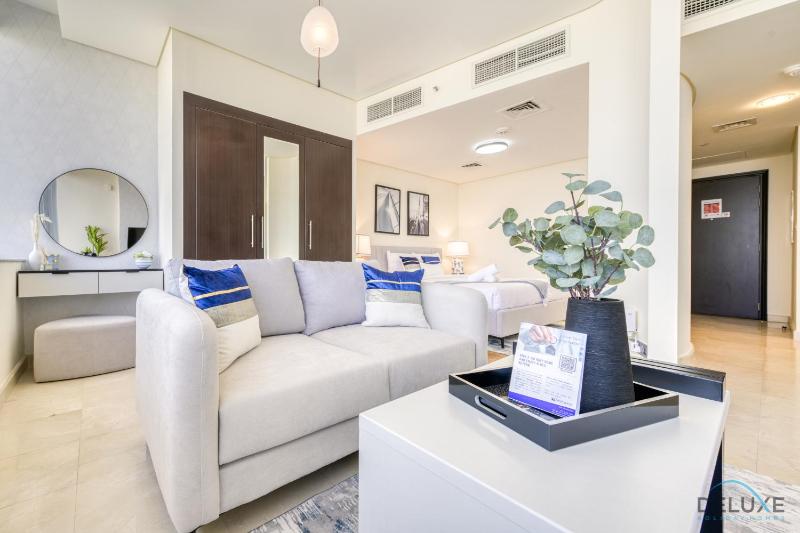 Best Value Modern 1BR with Pool & Stunning Views by Deluxe Holiday Homes — отель с удобствами в Дубае