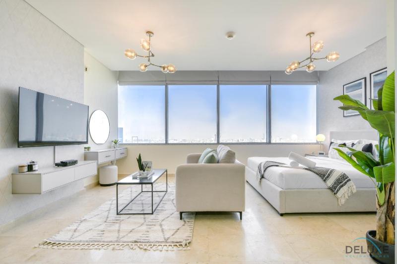 Great Deal Cozy 1BR with Pool & City Views by Deluxe Holiday Homes — отель с удобным расположением в Дубае