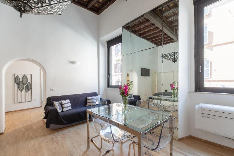 Цены на IFlat Bright apartment near Piazza di Spagna в Риме