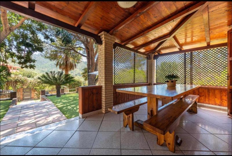 Villa Lidia a Solanas - Rilassante Casa con Terrazza