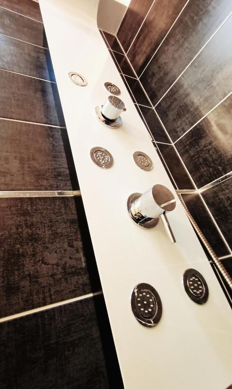 Monsuite Relais a Monserrato - Lussuosa Suite con Spa